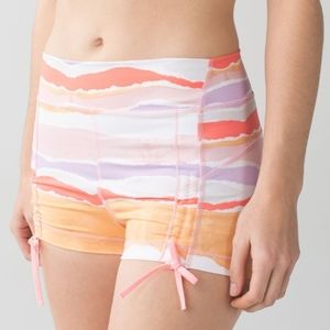 ☀️Lululemon Liberty Short in Bleacher Stripe White